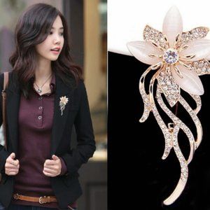 Temperament creative retro palace diamond-encrusted flower brooch